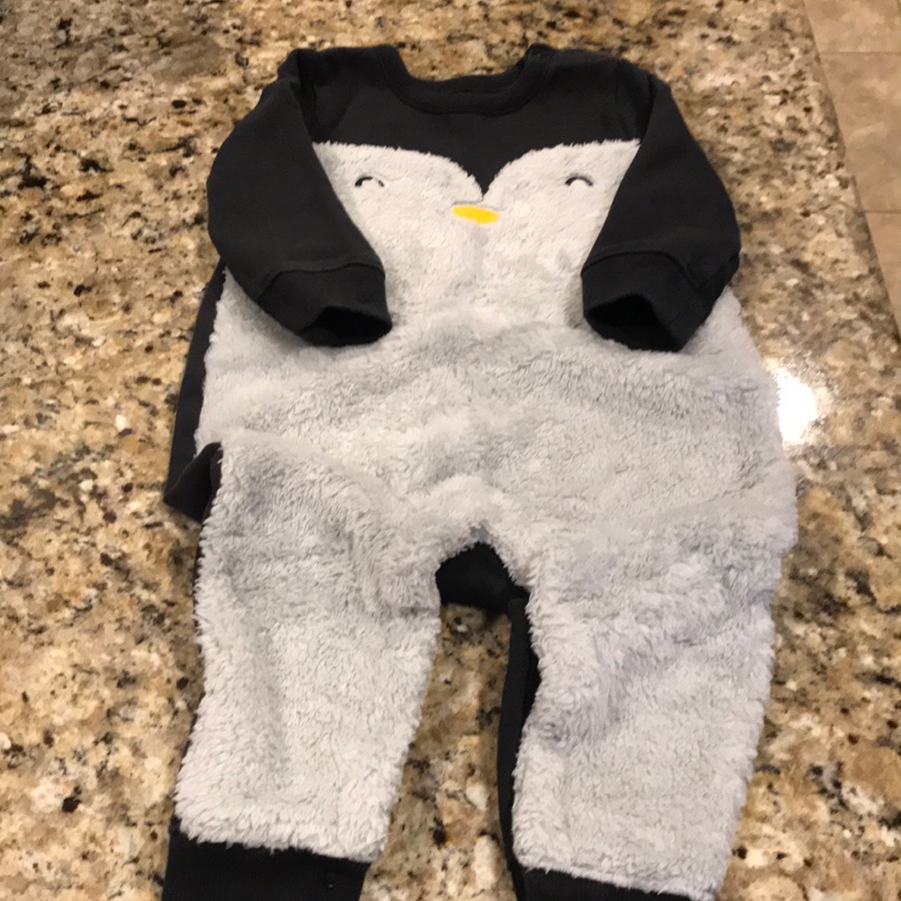 Baby gap one piece penguin outfit 12-18 months